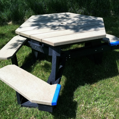 hexagonal-table-ada